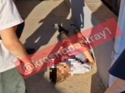 В Краснодаре ребенок упал на бетон с крыши подземной парковки