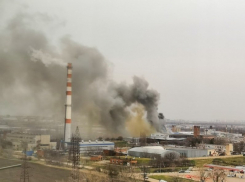  В Краснодаре загорелся склад с пластиком и бумагой, авиация готовится тушить 
