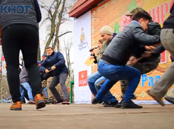 Гуляли Масленицу — порвали канат в Краснодаре, но чучело не сожгли