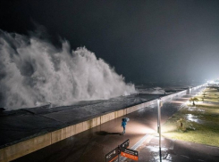  Волны высотой 4 метра обрушатся на берег Сочи