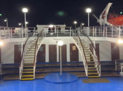 Третьи сутки пассажиры парома не могут вернуться на Кубань: причины и мнения