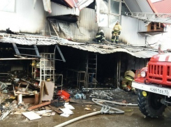 На Западном рынке Краснодара сгорел павильон
