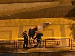 Пьяный мужчина выпал из окна многоэтажки в Новороссийске