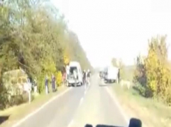 Появилось видео с места ДТП с тремя погибшими на Кубани 