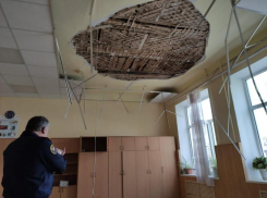 В Краснодарском крае на головы школьников обвалился потолок