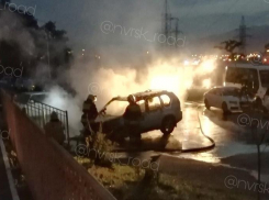 Внедорожник сгорел ранним утром в Новороссийске
