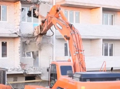 Отчаявшийся застройщик, снося свои дома, обратился ко всей России из Краснодарского края