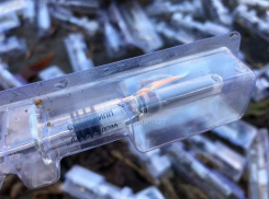 Изъято почти 900 доз: полиция Краснодара ищет виновника стихийной свалки с вакциной от гриппа