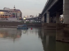 Пятнадцать минут провел в реке Кубань упавший с моста парень