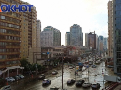 В Краснодаре после дождя затопило две улицы