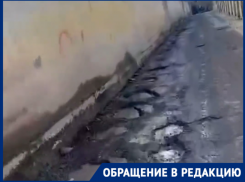 «Наш ежедневный кошмар»: жители города-героя на Кубани страдают из-за разбитой дороги