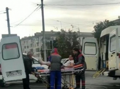 В Краснодаре трамвай въехал в машину скорой помощи