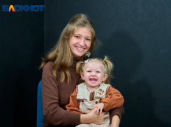 Из послеродовой депрессии в горы с младенцем: каково это – быть молодой мамой 