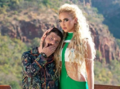 Верхом на звезде: Бузова в откровенном наряде проехалась на спине Галустяна