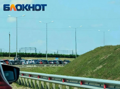 В завершающий выходной очередь авто на Крымский мост растянулась на 5 километров
