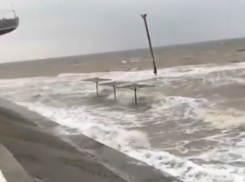  «Давно такого не было», - пляж Приморско-Ахтарска оказался под водой 