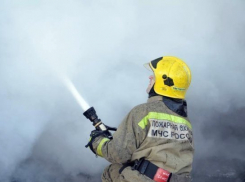  В садоводческом товариществе Краснодара загорелся трехэтажный дом 