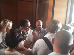 Губернатор Кубани пообещал матпомощь жертвам града в Новокорсунской