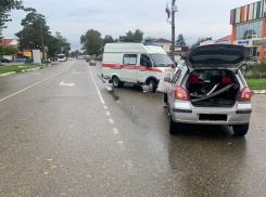 В Абинске в столкновении двух иномарок пострадали женщина и 4-летняя девочка 