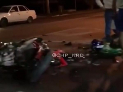 На Ростовском шоссе в Краснодаре мотоцикл врезался в иномарку