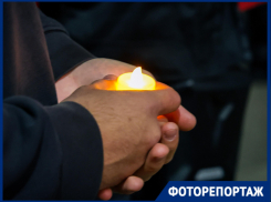 Десятки свечей зажгли в Краснодаре в память о погибших мотоциклистах 