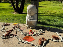 «А танцы с бубнами были?»: в Японском саду парка Галицкого посетители разбили рукотворный алтарь 