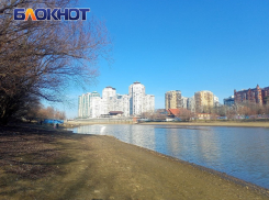 Мусор, покрышки и женщины-рыбаки: показываем обмелевшую в Новом году Кубань