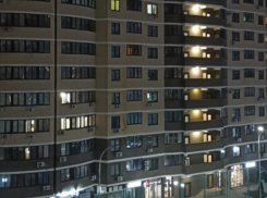 В Краснодаре на голову ребенку сбросили бутылку с водой