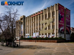 Внук худрука Кубанского казачьего хора попал в скандал из-за концертов в отелях