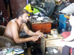 Краснодарская девушка-пристав устроила гонку за должником на велосипеде