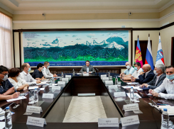 Сочинцы ставят под сомнение контроль над коронавирусом в городе