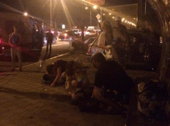В Краснодаре 17-летний подросток врезался в остановку, полную людей
