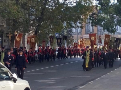 В Новороссийске полгорода перекрыли ради Крестного хода семи тысяч верующих