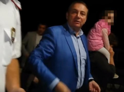 Мэр Сочи «натравил» казака на пытавшегося задать вопрос мужчину