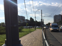 В ноги прохожим в Краснодаре упали электропровода