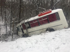 Число пострадавших в ДТП с автобусом на Кубани возросло до девяти человек 