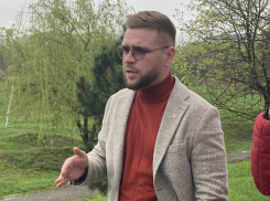 Комсомольцы Краснодара добиваются волейбольной площадки в горсаду «Карасунский»