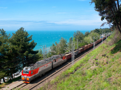 В Сочи пятеро школьников бросали камни в проходящие поезда