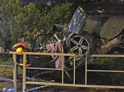 В Сочи 25-летний лихач на БМВ погиб после столкновения с ограждением