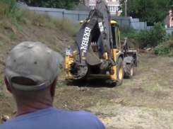 Краснодарцы на видео попросили власть сдержать обещание: вместо детской площадки они получили гаражи