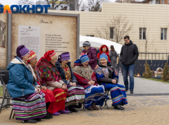 Краснодарки узнают, как избавиться от соперницы и зачем мазать подругу черникой: народные приметы на неделю с 14 по 20 июля