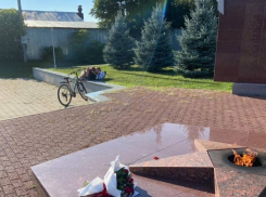 В Апшеронске подростки выбрали местом свиданий «Вечный огонь»