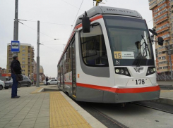 Панорамные окна и розетки для телефона: новая трамвайная линия в Краснодаре