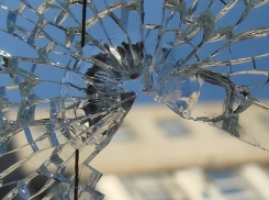 Пьяный москвич выбил стекла в сочинском кафе 