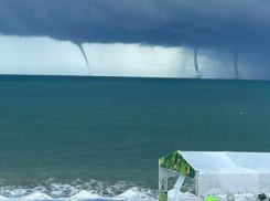 Штормовое предупреждение объявили в Краснодарском крае из-за смерчей 