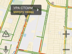 Автомобилисты Краснодара с утра «радуются» пробкам и признаются, что стали друг другу роднее