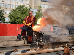 Успеют ли в срок? - в Краснодаре вновь приостановили укладку рельсов новой трамвайной линии