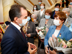 Учителя в Краснодаре получат по 100 тысяч рублей за подготовку стобалльников по ЕГЭ 