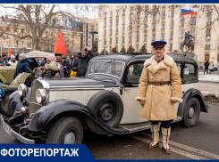 Пушки, Mersedes Штирлица и советские машинки: тысячи краснодарцев пришли на ретро выставку времён ВОВ