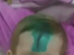 Ребенка, упавшего в лестничный пролет торгового центра в Сочи, выписали из больницы